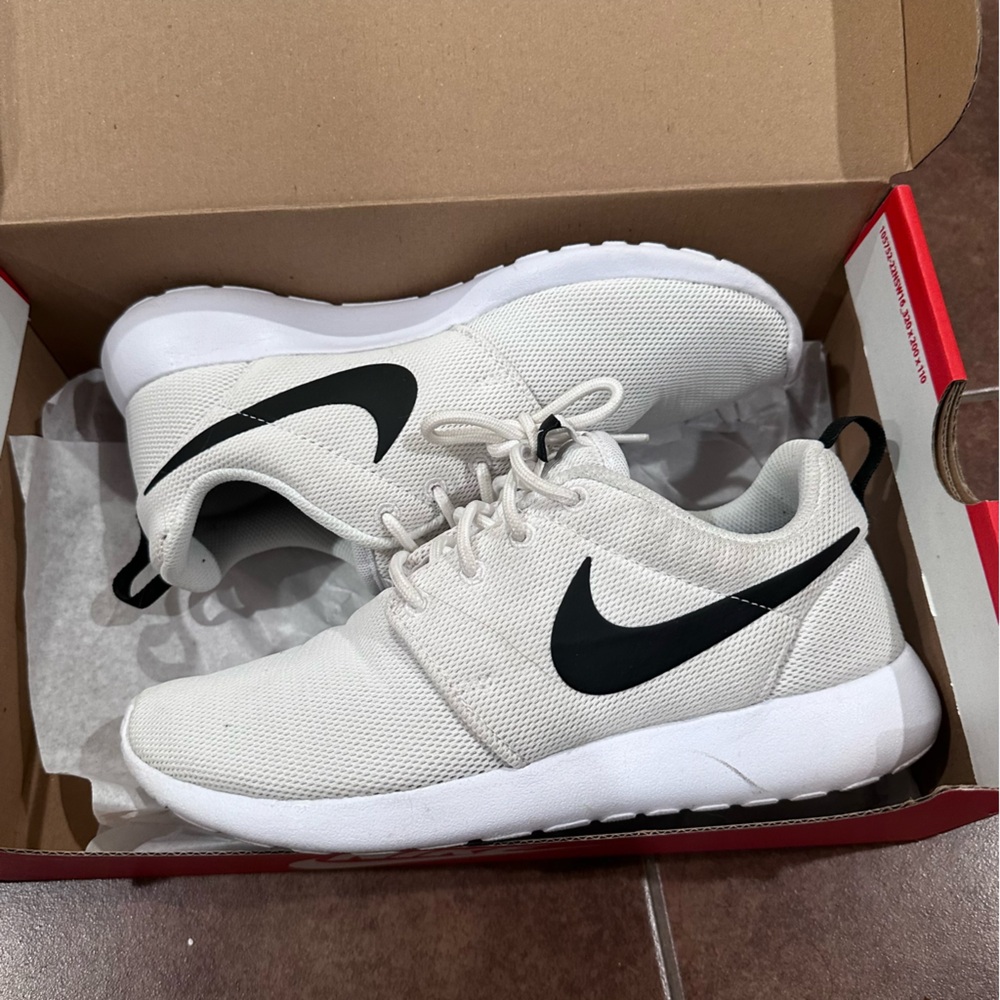 Nike Roshe One Sneakers